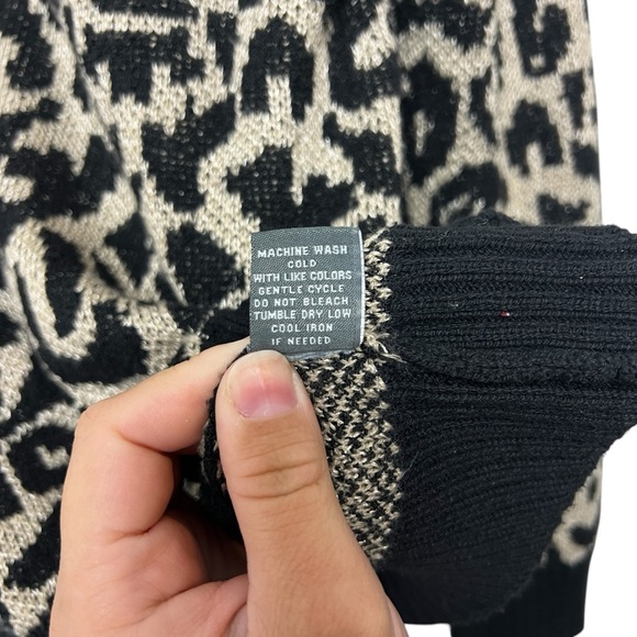 89th & Madison Black and Cream Leopard Print Sweater Women’s Size Large - Picture 8 of 9